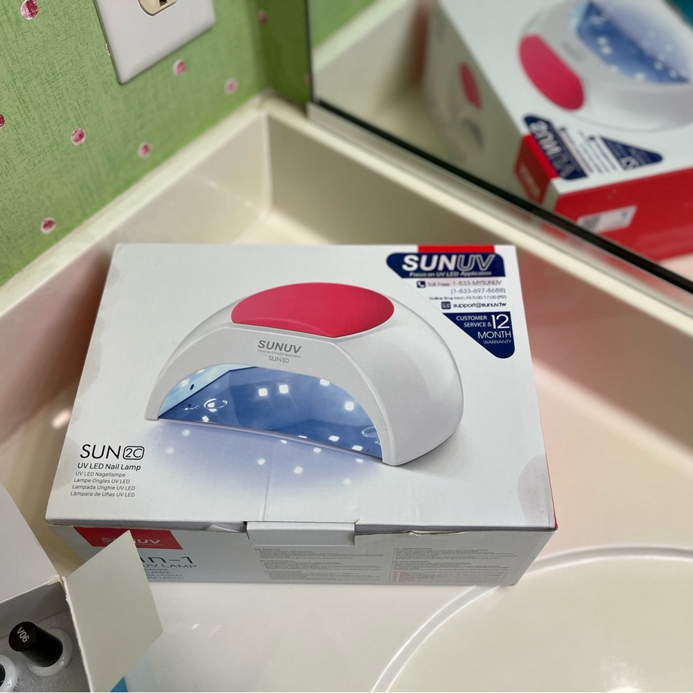 SUNUV UV LED Nail Lamp in White and Pink